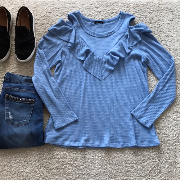 ♥️1 SM 1 MED♥️Long Sleeve Cold Shoulder Top - Picture 4 of 8